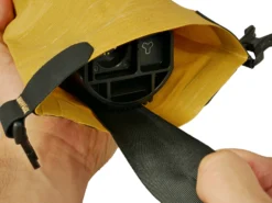 Fazua Energy Bag - E-Bike Akku Tasche 19 Fazua Energy Bag - E-Bike Akku Tasche -Zubehör Für Elektrofahrräder fazua energy bag lasche scaled